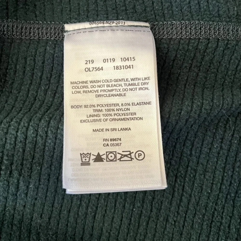 Mountain Hardware zip up soft lightweight long sleeve jacket. Size XS EUC